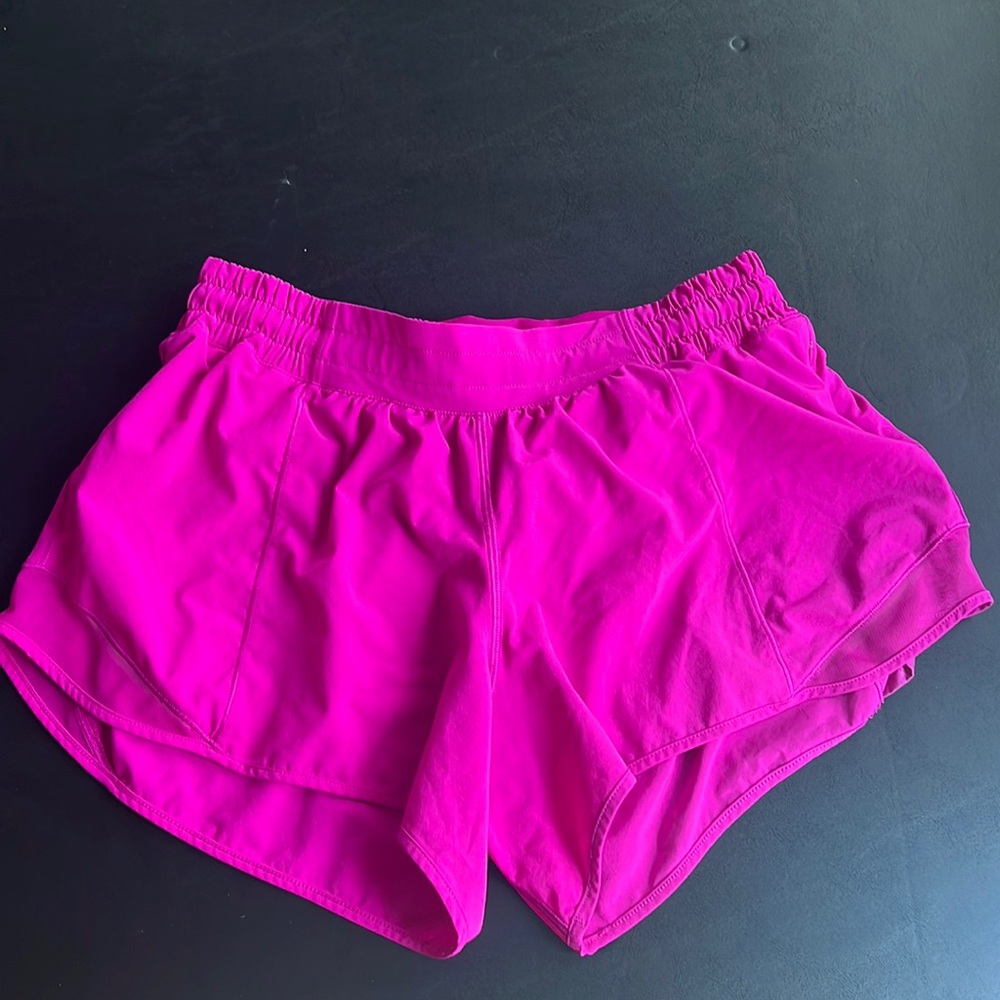 Lululemon LR Hotty Hot, 4” inseam, Size 10, Purple Highlight